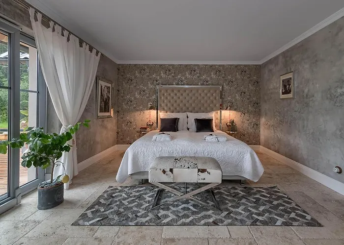 7 Stodola - Butikowy Осек